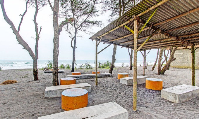 Pleret Hotel | SPOT ON 92220 Sari Laut