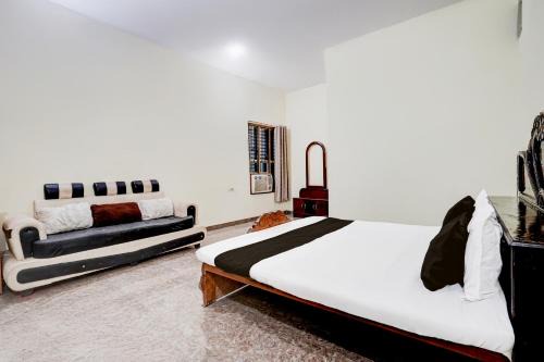 Karchana Hotel | SPOT ON Adhunik Publishing and Guest house