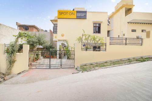 Shavri Colony Hotel | SPOT ON Namaste Guest House
