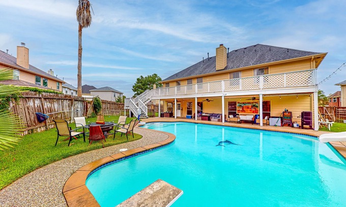 Spring House | Sprawling home with enclosed yard, pool, balcony, fireplaces, & AC - dogs ok