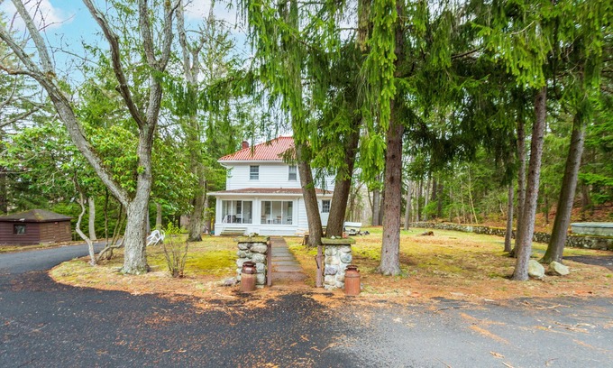 Kinnelon House | Sprawling Lakeside Retreat: 32 Acres, 3BR/2Bath