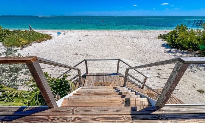 North Captiva House | SPRAWLING PRIVATE BEACHFRONT - Sleeps 10, perfect for a family, 2 golf carts