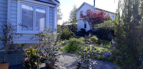 Lawrence Ski Chalet | Spring Cottage
