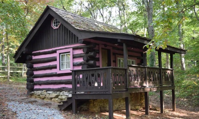 Moneta Cabin | Spring Lake Farm Rustic log cabin on 16-acre private lake