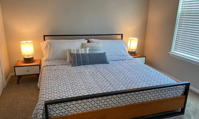 Spring Apartment | Spring Modern 2 king bed Long term Condo