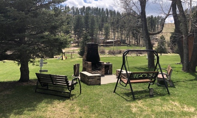 Hill City Hotel | Springcreek Inn