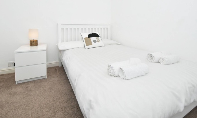 Stoke-on-Trent House | Squirrel Cottage by YourStays