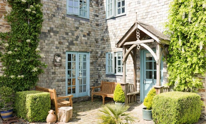 Gorran House | Squirrels Dray