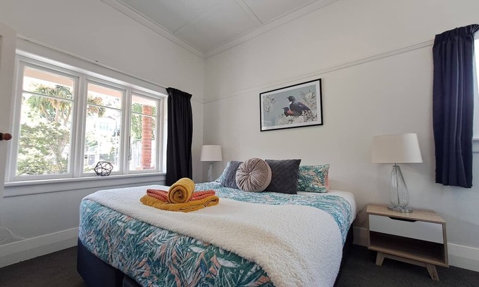 St. Clair House | St Clair Stay – Walk to the Surf - 2 bedrooms
