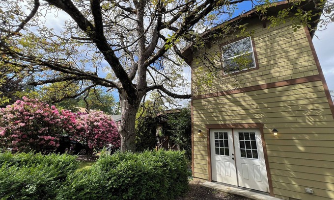 St. Johns Apartment | St. John’s/cathedral park getaway