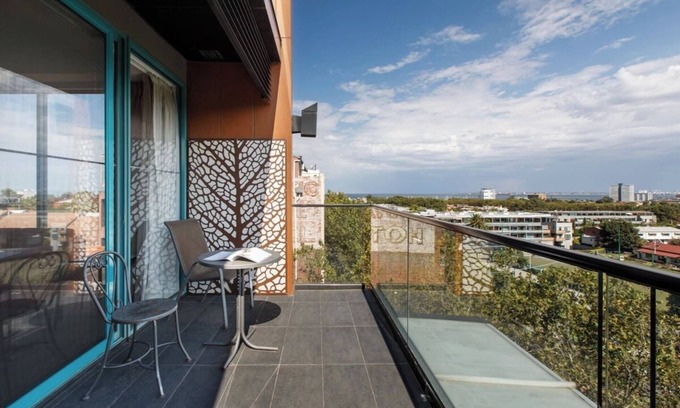 St Kilda Apartment | St Kilda Sands Stroll to the Beach and Esplanade