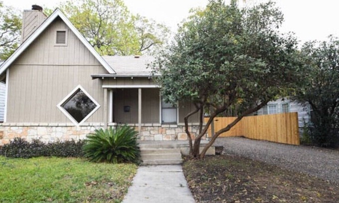 Tobin Hill House | St. Mary's strip cottage walking distance to Pearl