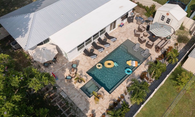 Disston Heights House | St Pete Beach: Heated Pool, Hot Tub, Professionally Designed: Permier Host!