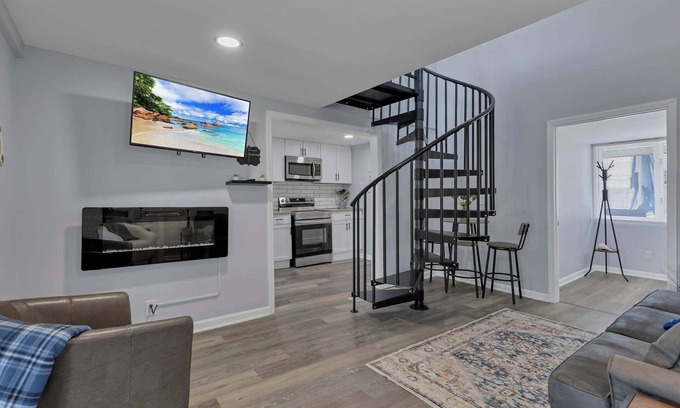 Buckeye Lake House | Stairway to Lake Views-1 Block from Lake