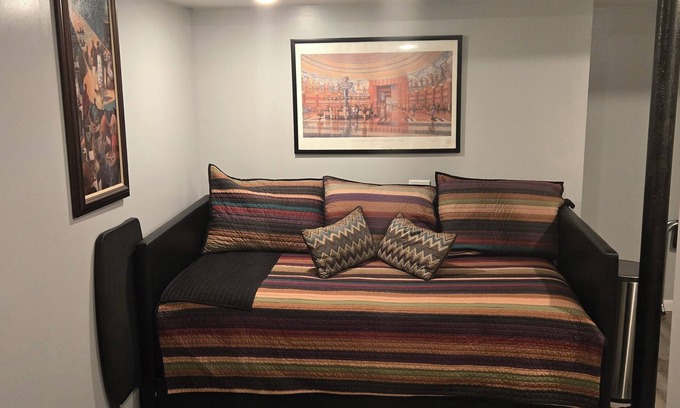 Mount Adams Apartment | Stand Alone Studio, Free Off Street Parking, Walkable 2 Downtown, Beautiful Area