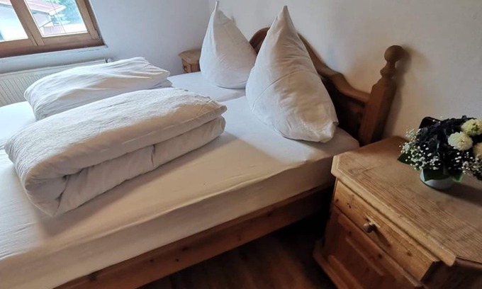 Hirschegg House | Standard double room with shower / WC - Gasthof Hirsch