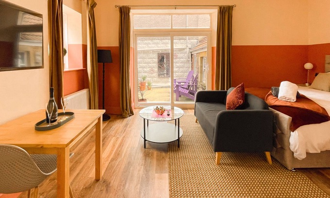 Weston-super-Mare House | Standard Suite with Terrace -Timbertop Suites