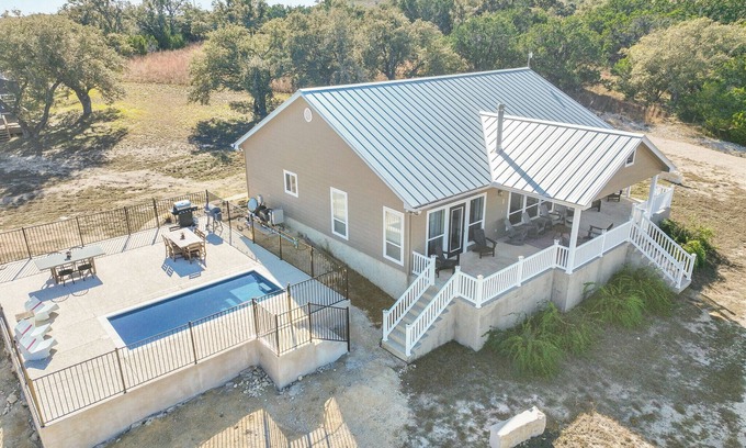 Johnson City House | Stanton Valley | Family Friendly Retreat with Pool