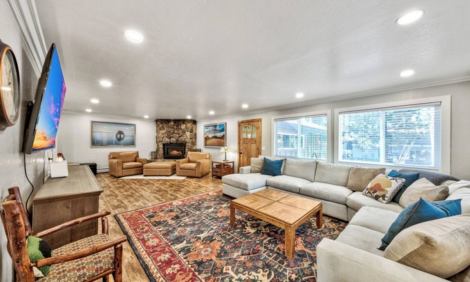 Lakeside Park House | Stateline Retreat: Walk to Gondola & Lake, Hot Tub