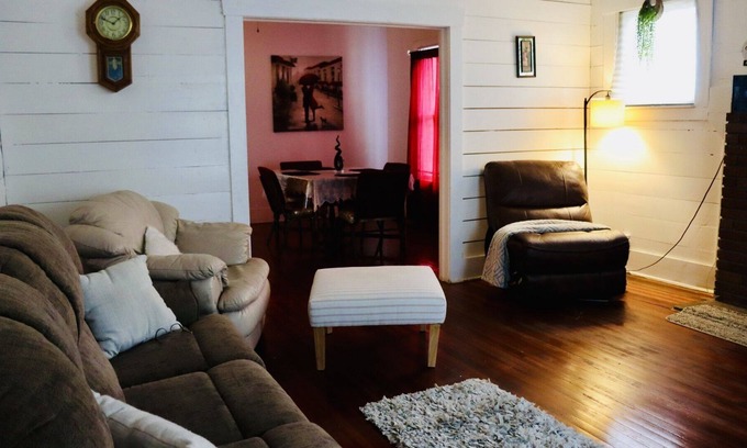 Kingsville House | Stay at Kingsville’s historic district