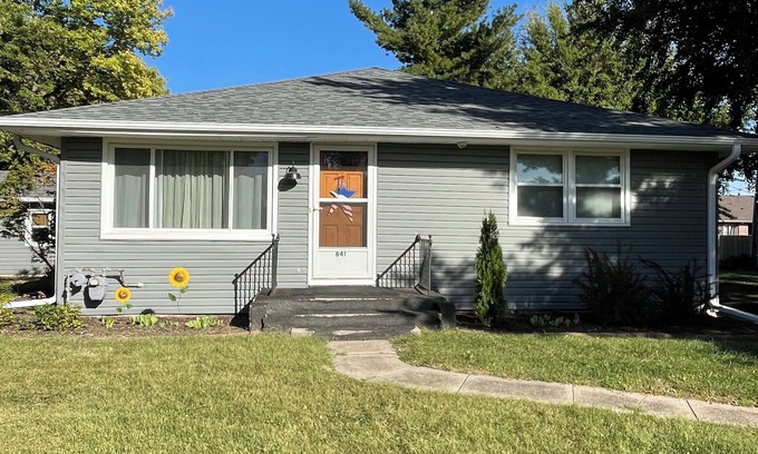 North Bend House | Stay At Mulberry Street in North Bend for a small-town family retreat.