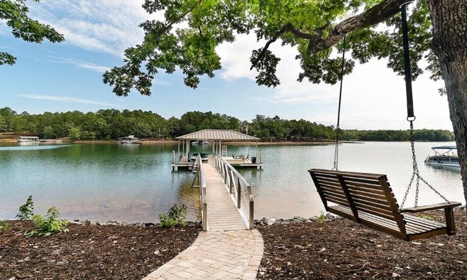 West Union House | Stay awhile and RELAX at Lake Keowee, Clemson and the mountains!nThe 5 Seasons