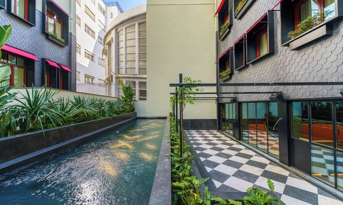 Centro / Baixa Hotel | Stay in the Heart of Porto's Business and Financial Center! W/Onsite Pool!