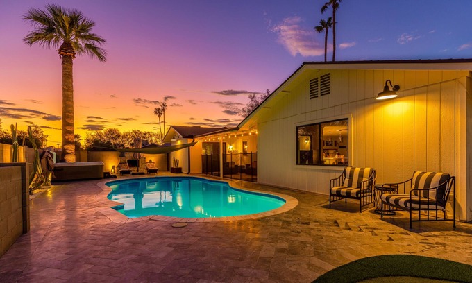 Tempe House | Stay & Play: Heated Pool, Putting Green, and Games