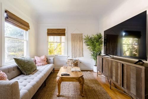 Hosford-Abernethy House | Stay Portland - The Ladd's Addition Bohemian Dream - 95 WalkScore