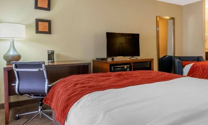 Albuquerque Hotel | Stay Steps from the Airport with Easy Access to UNM and Downtown ABQ - 2 Units
