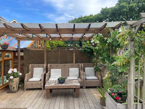 Hastings House | Stay with Anisia