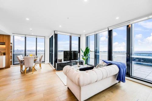 Box Hill Apartment | StayAU Luxurious Penthouse 3BR Panoramic Views