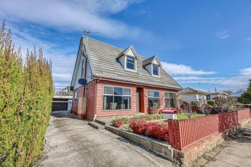 Wendouree House | StayAU Private Two-Storey 6 Beds House Wendouree