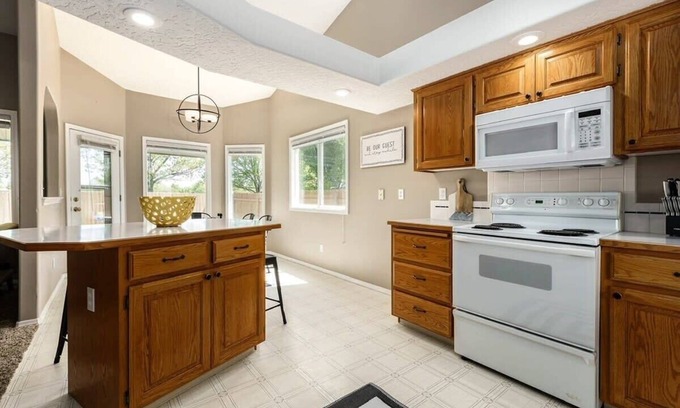 Meridian House | #StayinMyDistrict Comfortable Retreat in Meridian