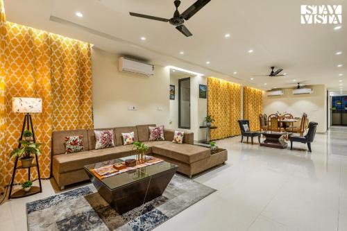 Mahmoorganj Apartment | StayVista at Sunrise Apartment with Heater, WiFi