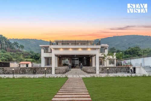 Lonavala Villa | StayVista at Sunshine & Soul with Infinity Pool, Lawn, BBQ