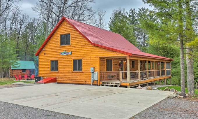 Irons Cabin | 'Steelhead Lodge' - Double J River Camp