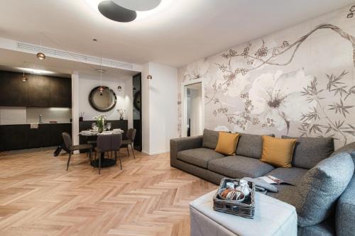 Como City Centre Apartment | Stella - by MyHomeInComo