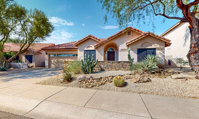 Pinnacle Peak Villas House | Step-free, dog-friendly home with pool, hot tub & grill
