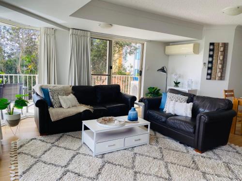 Mudjimba Apartment | Steps From The Beach 3br Apt FREE Wifi,Pool,Parking,Smart TV