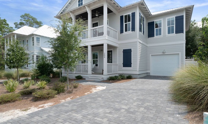 Lakeside at Blue Mountain Beach House | Steps to beach and pool-family size home-4 free bikes-beach gear-large patio