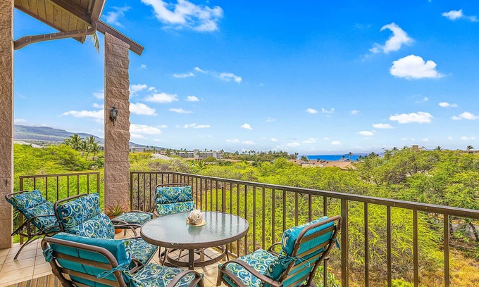 Kihei Condo | Steps to Kamaole 1 Beach Park & More! Spacious Top Floor Condo-Beautiful Views!