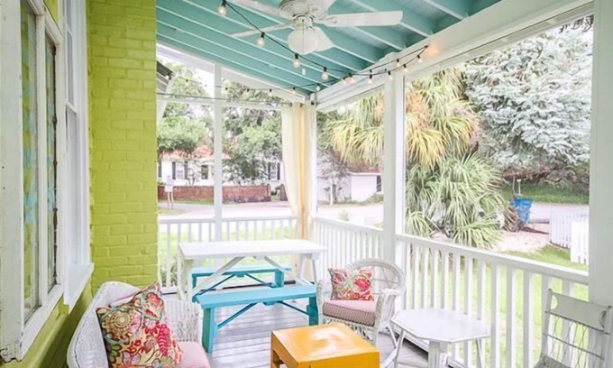 Tybee Island Cottage | Steps to the beach!