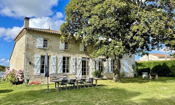 Valeyrac House | Stone house in an idyllic setting, with pool, relaxing and quiet!