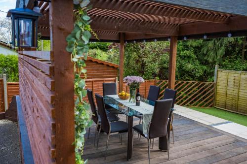 Ryde House | Stone's Throw Away from the English Channel! -Family and Dog Friendly