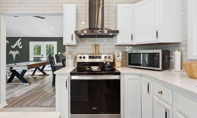 Lithonia House | Stonecrest: Huge Hot Tub, Pool, Firepit Courtyard, Next to Arabia Mountain