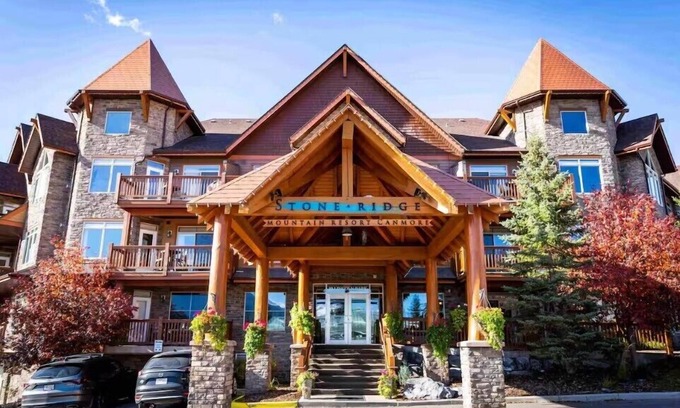 Calgary House | Stoneridge Resort - Mountain View - Pool & Hot Tub