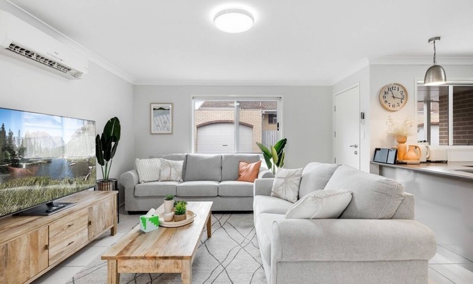 Rangeville Apartment | Stones throw to Grammar, Queens Park & CDB!