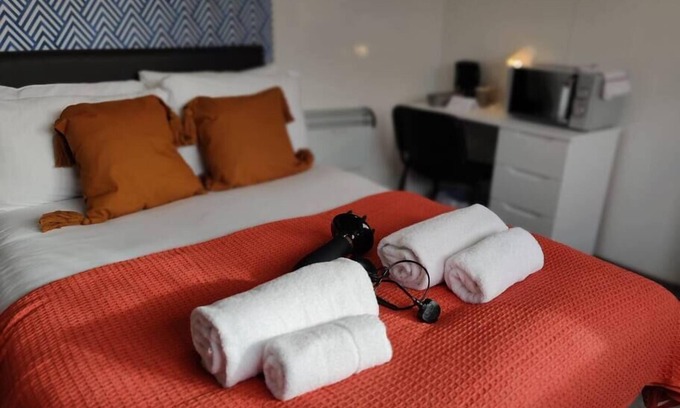 St. Thomas Apartment | Stop at the Osterley - Room 5