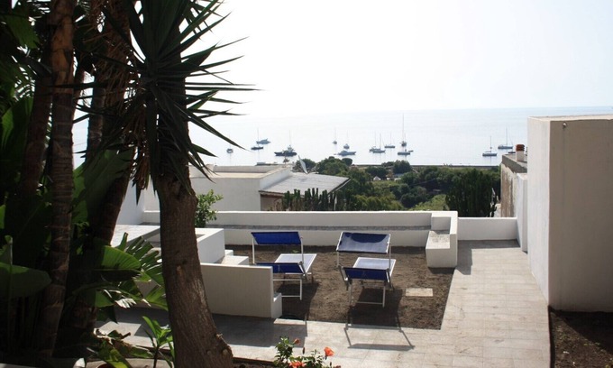 San Vincenzo House | Stromboli, At Nino's House